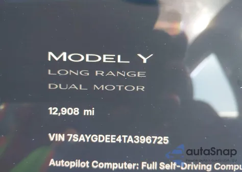 2026 Tesla Model Y Long Range Dual Motor All-Wheel Drive/Long Range Launch Series z USA, uszkodzony, nr VIN 7SAYGDEE4TA396725